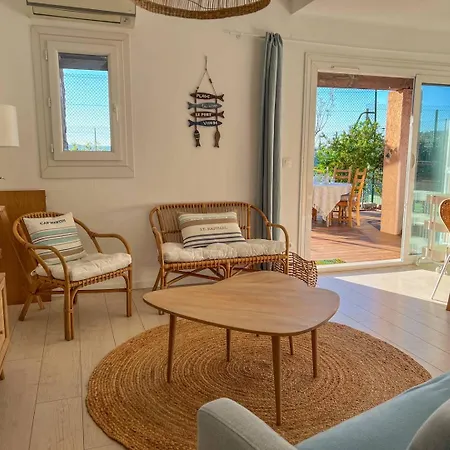 Le Mazet Au Lavandou *